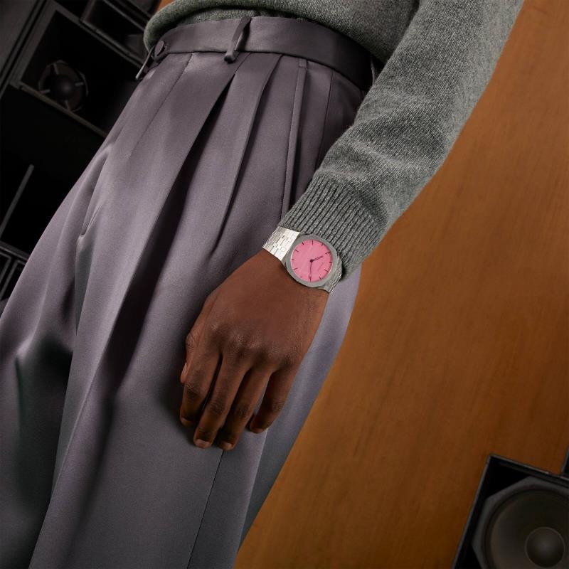 Gucci YA163410 25H Quartz Pink Dial Ladies Watch
